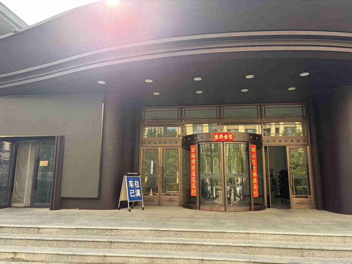 怒江北街辉山路交汇处丨独门独院3层出租